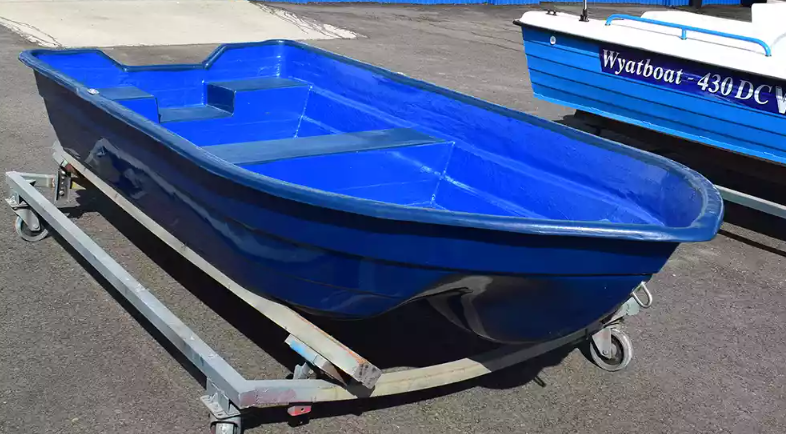 Стеклопластиковая лодка Neman-340 (тримаран) в Боровичах