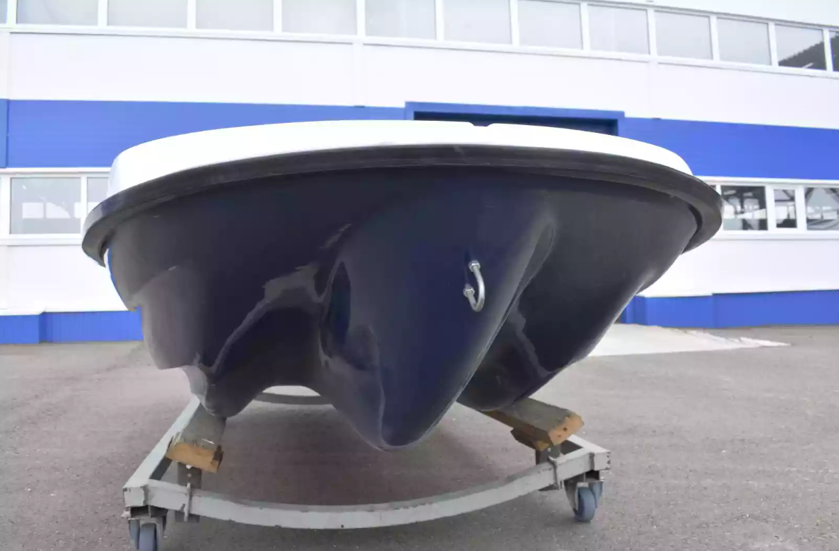 Стеклопластиковая лодка Пингвин New (тримаран) в Боровичах