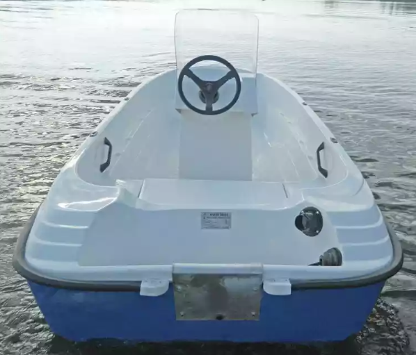 Стеклопластиковая лодка Пингвин с консолью (тримаран) в Боровичах