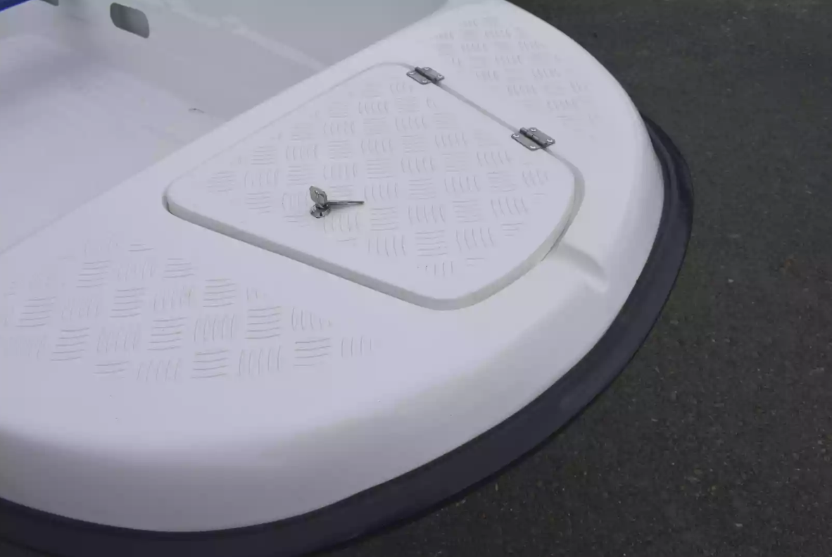 Стеклопластиковая лодка Пингвин New (тримаран) в Боровичах