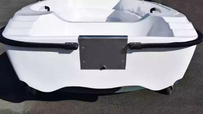 Стеклопластиковая лодка Пингвин (тримаран) в Боровичах