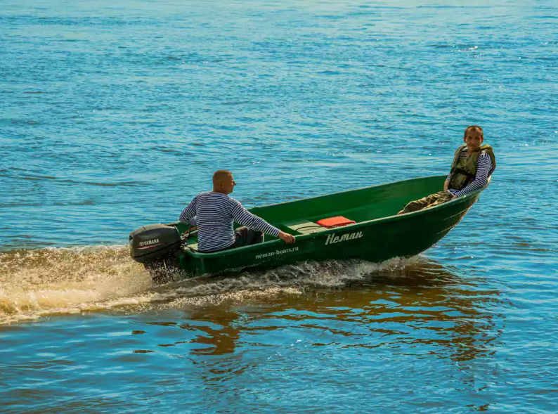 Стеклопластиковая лодка Neman-340 (тримаран) в Боровичах