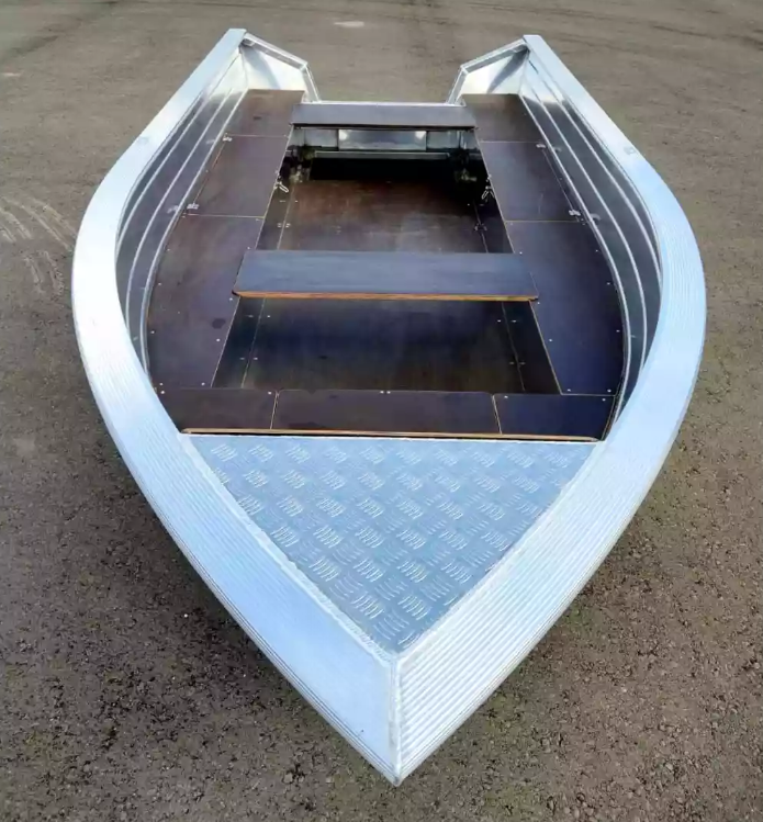 Алюминиевая лодка Неман-400 в Боровичах