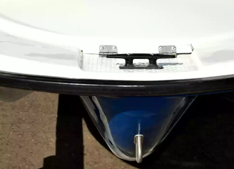 Стеклопластиковая лодка Пингвин с консолью (тримаран) в Боровичах