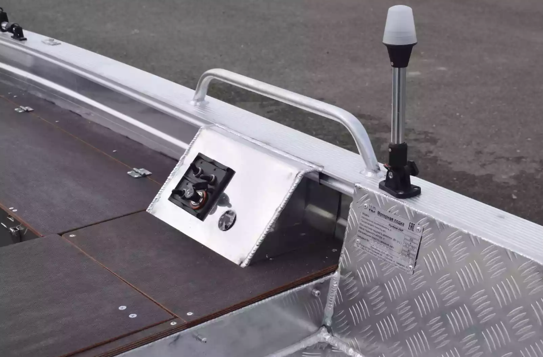 Алюминиевая лодка Wyatboat-390РМ в Боровичах Алюминиевая лодка Wyatboat-390РМ в Боровичах