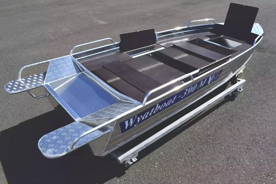 Алюминиевая лодка Wyatboat-390 M в Боровичах Алюминиевая лодка Wyatboat-390 M в Боровичах