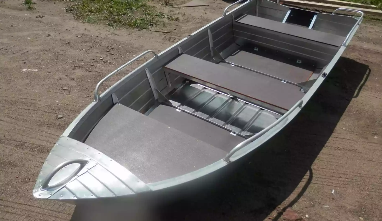 Алюминиевая лодка Вятка-Профи 32 в Боровичах