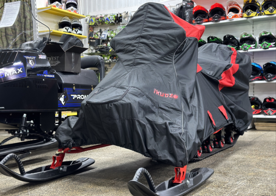 Чехол транспорт. снегохода IKUDZO HUNTER черно-красный Оксфорд ПРЕМИУМ качества с лого IKUDZO в Боровичах