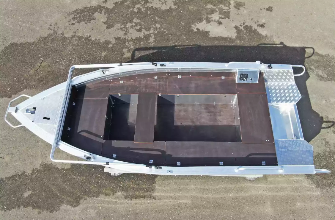 Алюминиевая лодка Wyatboat-390РМ в Боровичах Алюминиевая лодка Wyatboat-390РМ в Боровичах