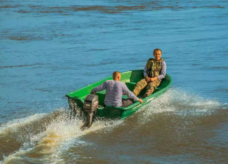 Стеклопластиковая лодка Neman-340 (тримаран) в Боровичах