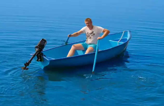 Стеклопластиковая лодка Омуль в Боровичах