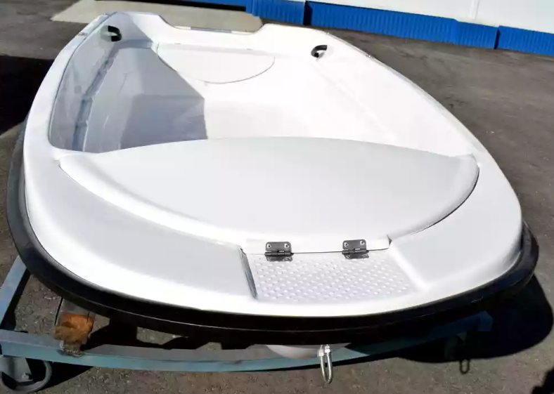 Стеклопластиковая лодка Пингвин (тримаран) в Боровичах