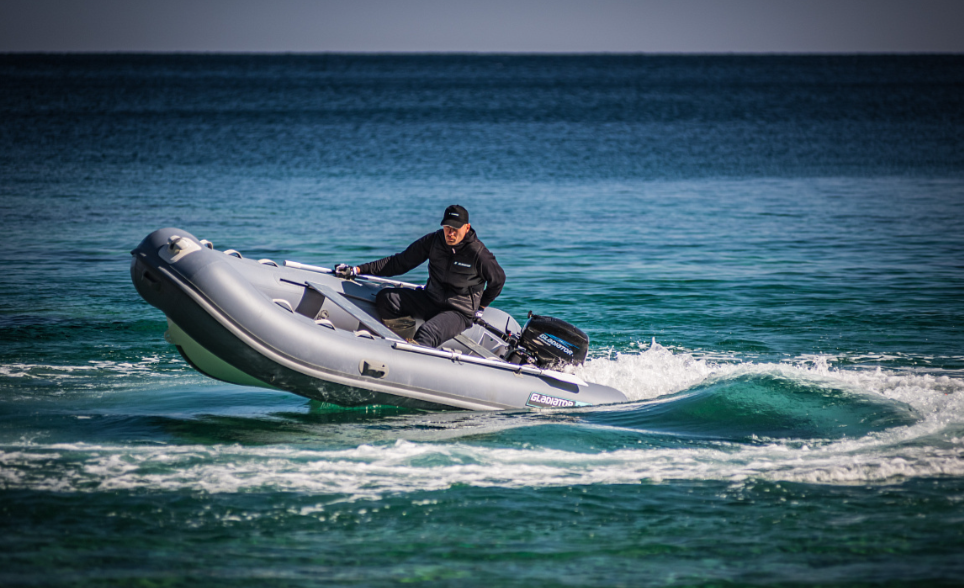 Лодка GLADIATOR RIB380AL в Боровичах