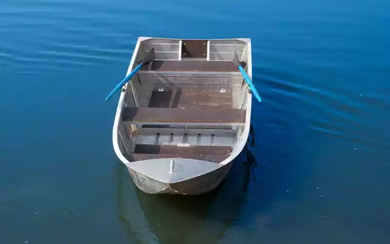 Алюминиевая лодка Вятка-Профи 37 в Боровичах