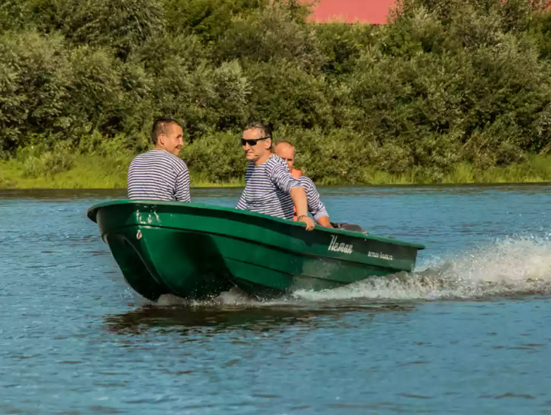 Стеклопластиковая лодка Neman-340 (тримаран) в Боровичах
