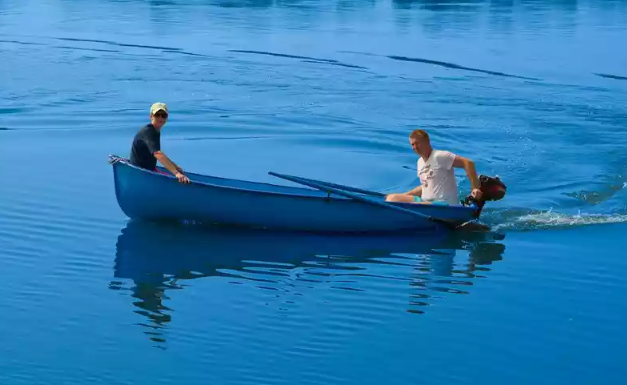 Стеклопластиковая лодка Омуль в Боровичах