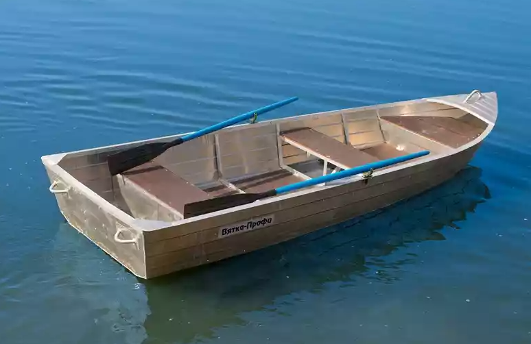 Алюминиевая лодка Вятка-Профи 32 в Боровичах