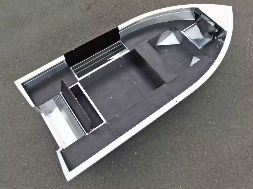 Алюминиевая лодка  Неман-420 в Боровичах