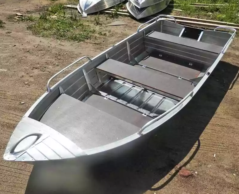 Алюминиевая лодка Вятка-Профи 37 в Боровичах