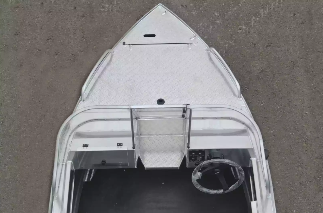 Алюминиевая лодка Neman-400 PRO в Боровичах Алюминиевая лодка Neman-400 PRO в Боровичах