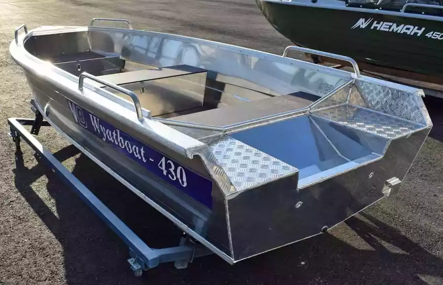 Алюминиевая лодка Wyatboat-430 Р в Боровичах Алюминиевая лодка Wyatboat-430 Р в Боровичах