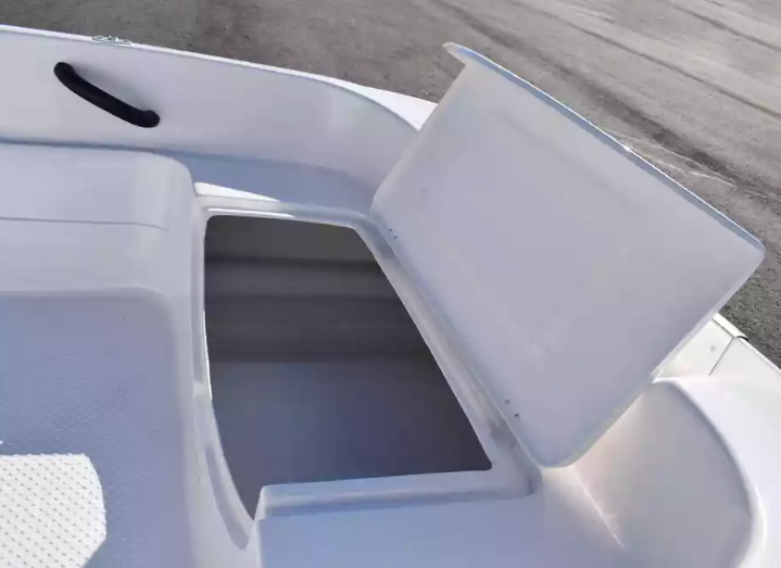 Стеклопластиковая лодка Пингвин (тримаран) в Боровичах