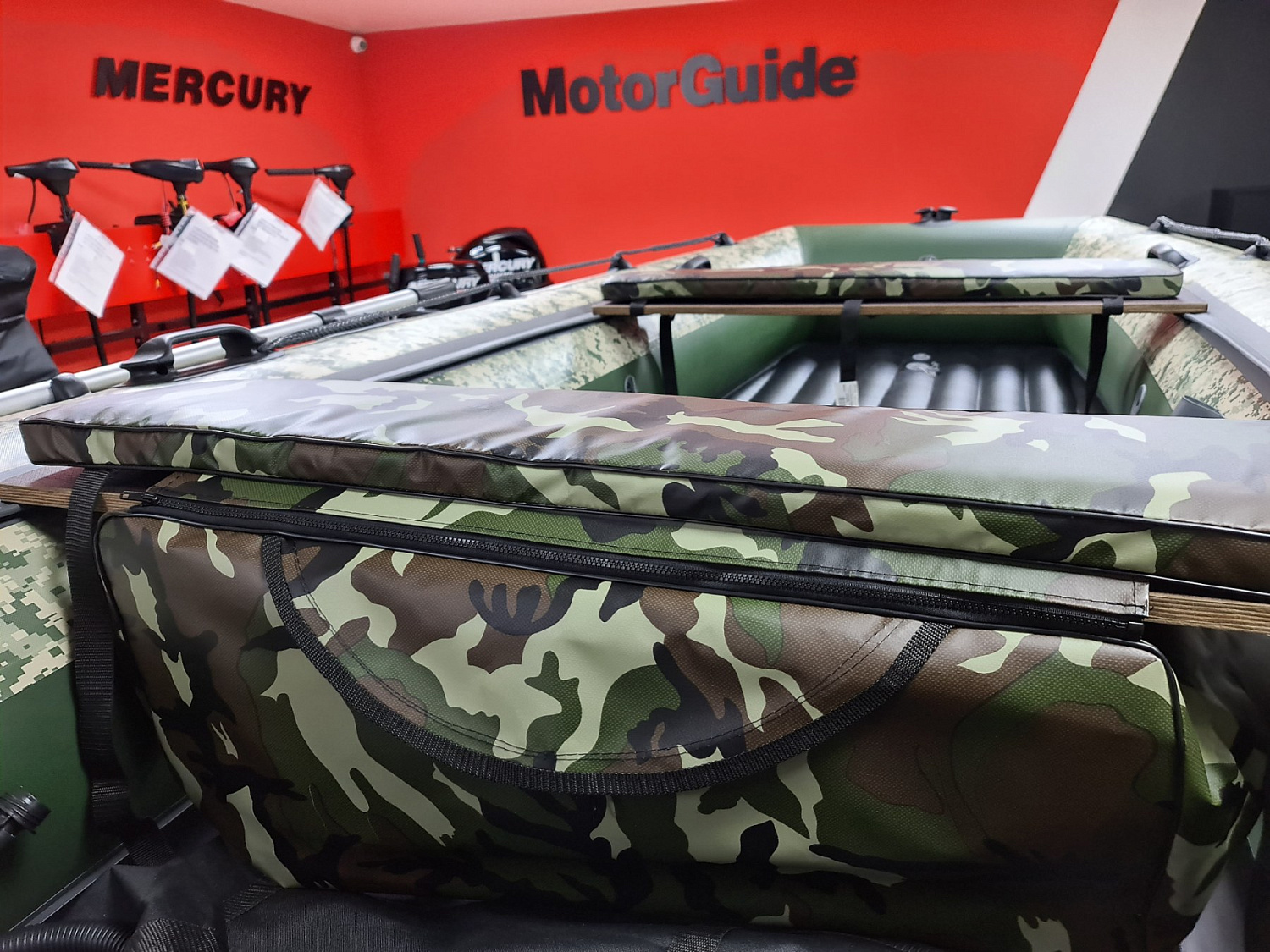 КОМПЛЕКТ МЯГКИХ НАКЛАДОК С СУМКОЙ ДЛЯ ЛОДОК 105Х20 КАМУФЛЯЖ в Боровичах