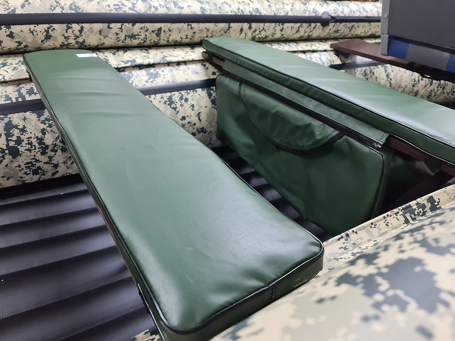 КОМПЛЕКТ МЯГКИХ НАКЛАДОК С СУМКОЙ ДЛЯ ЛОДОК 110Х20 ЗЕЛЕНЫЙ в Боровичах