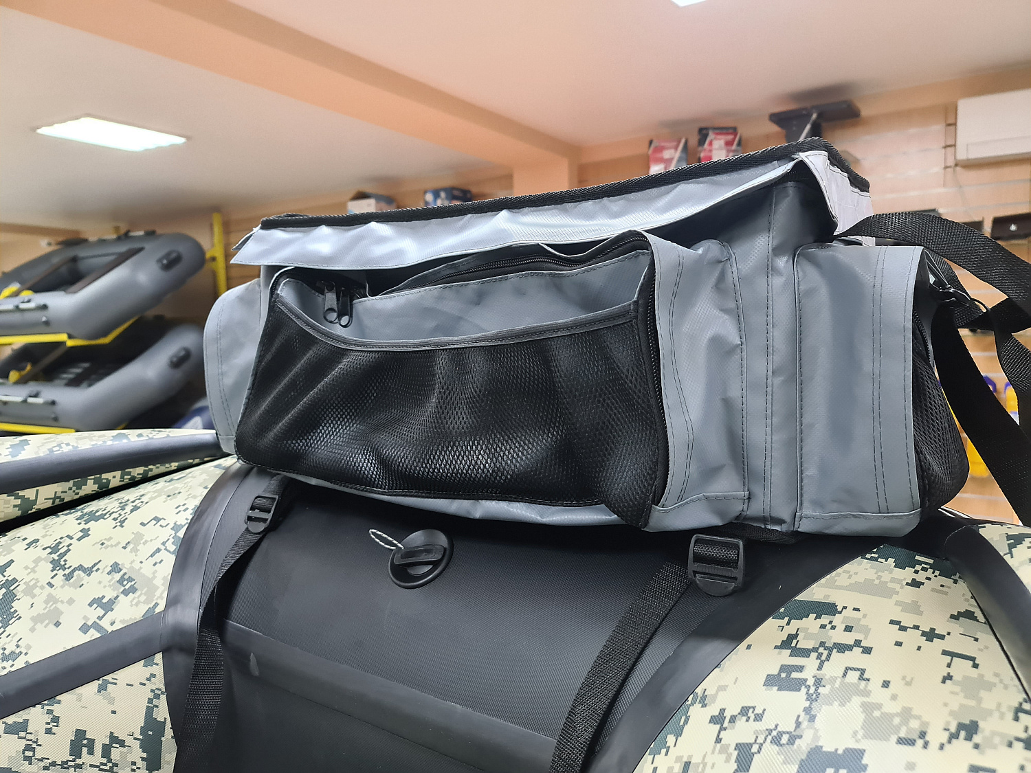 СУМКА ЛЮКС НА БАЛЛОН ДЛЯ ЛОДОК ПВХ 50Х25Х25 СМ в Боровичах